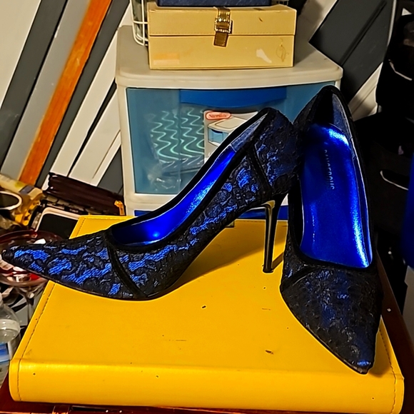 New Designer Shoes, Dangerous, Sz 8, Blue & Black Floral Lace Design, Pointy Toe - Picture 8 of 11